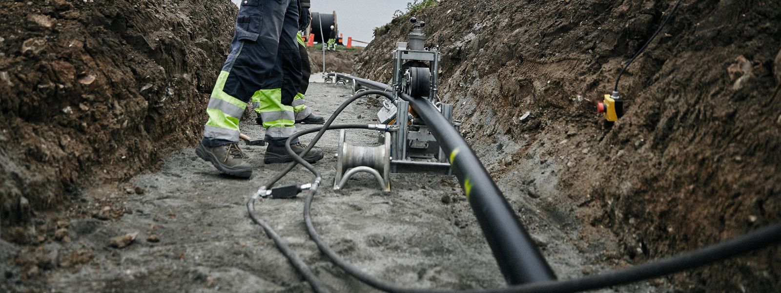 High voltage cable installation onshore